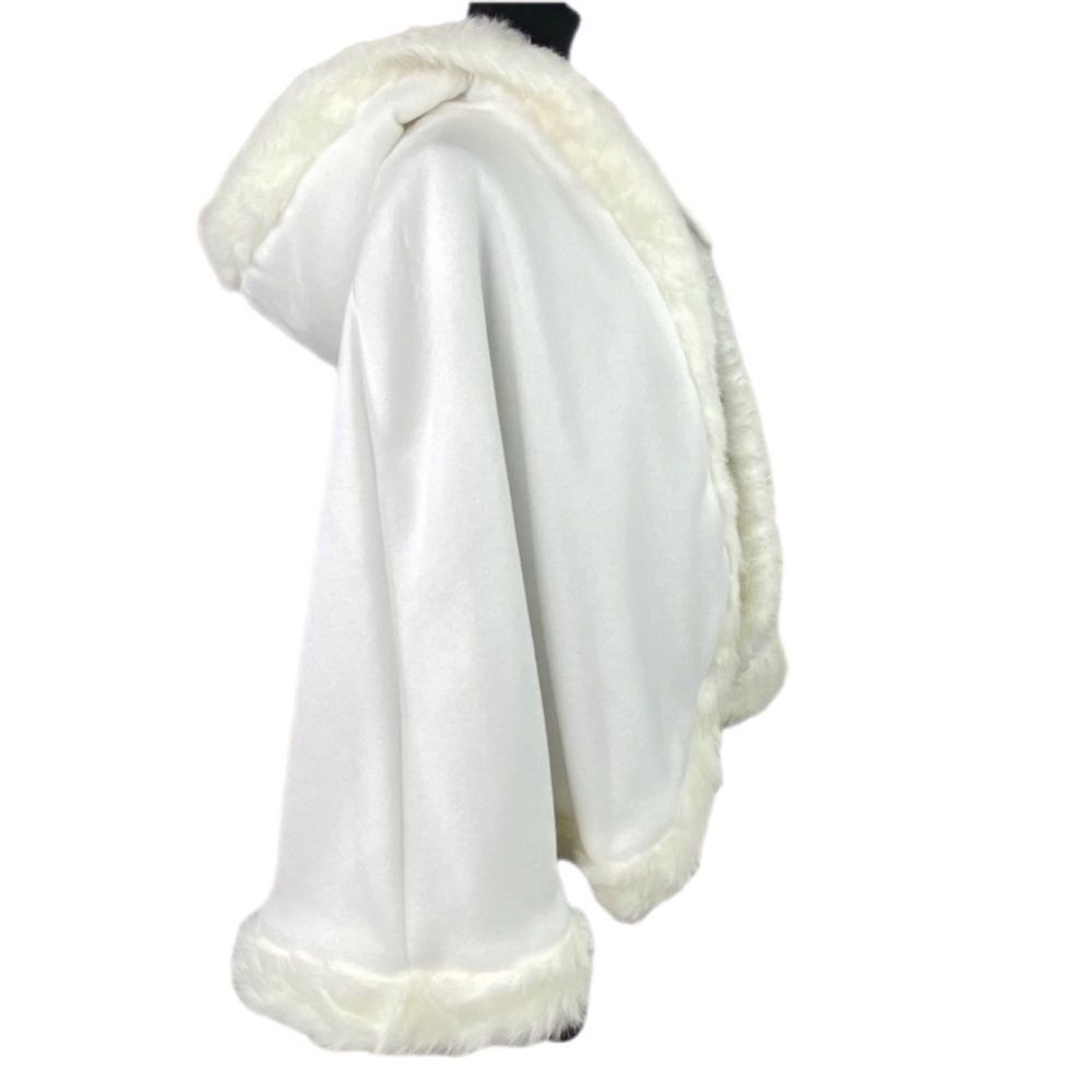 Reversible White Bridal Wedding Cape Faux Fur Trim Satin White & Faux Fur​​​​​ - Picture 8 of 14
